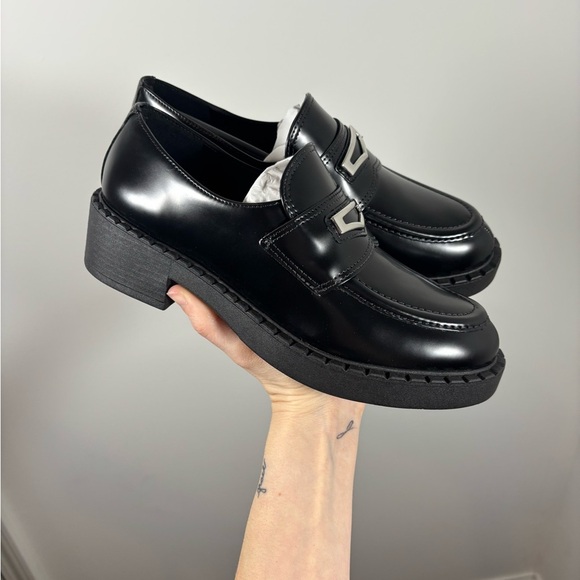 NEW IN BOX Arezzo Brazil Black Leather Loafers size 5.5 - Picture 2 of 5